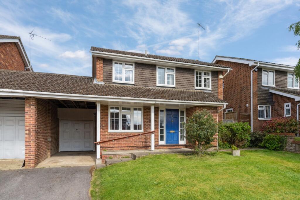 Main image of property: Deanacre Close, Chalfont St. Peter, Buckinghamshire, SL9