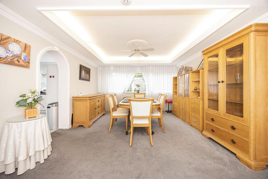 The Bowls, Chigwell, IG7 photo 4