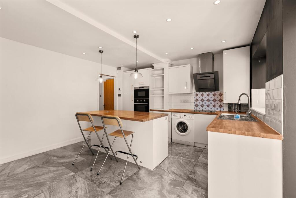 House in Warwick, Lillington, Royal Leamington Spa - View 3