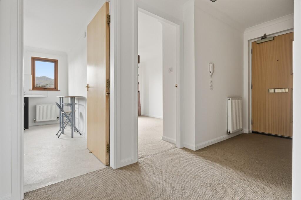 Finglen Crescent,Tullibody, FK10 photo 3