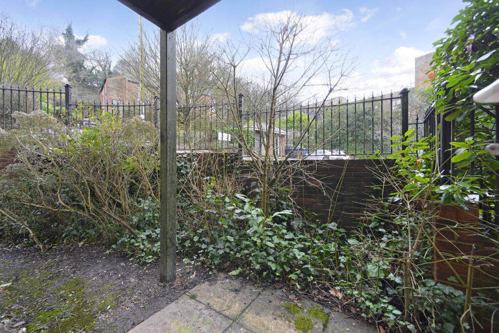 House in Guildford - View 3