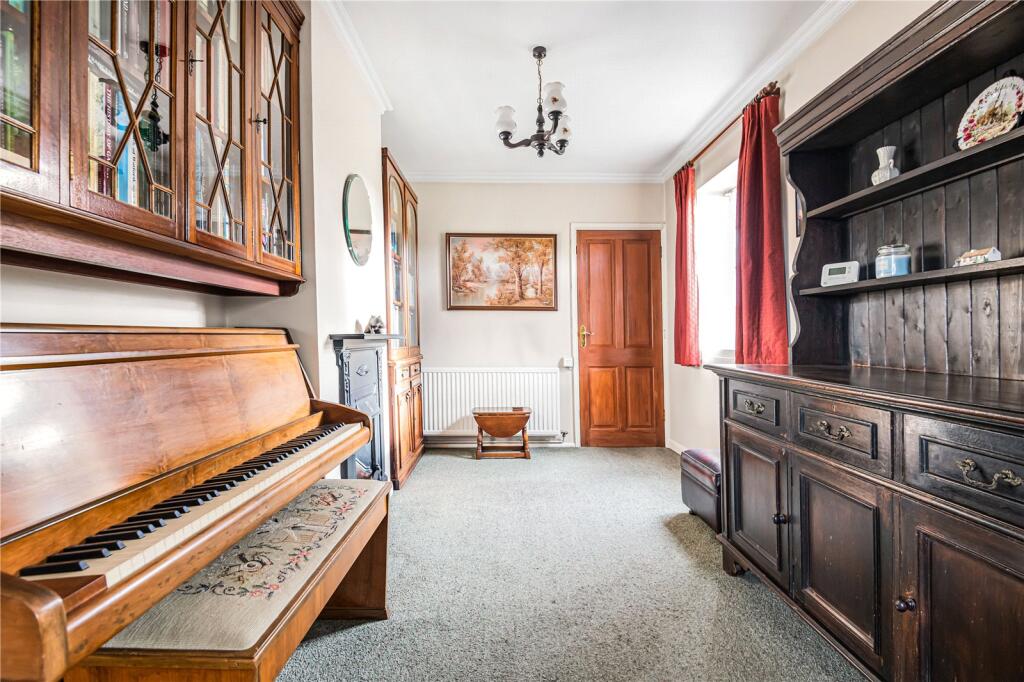 House in Hertsmere, Aldenham - More