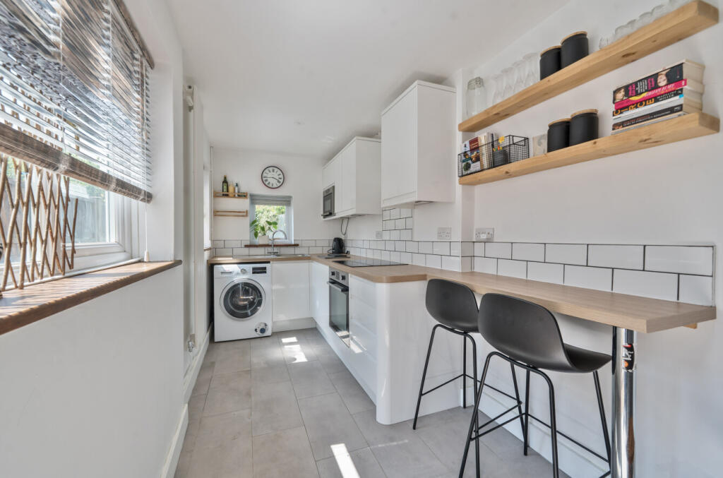 Chapel Terrace, Binfield, Bracknell, Berkshire, RG42 photo 4
