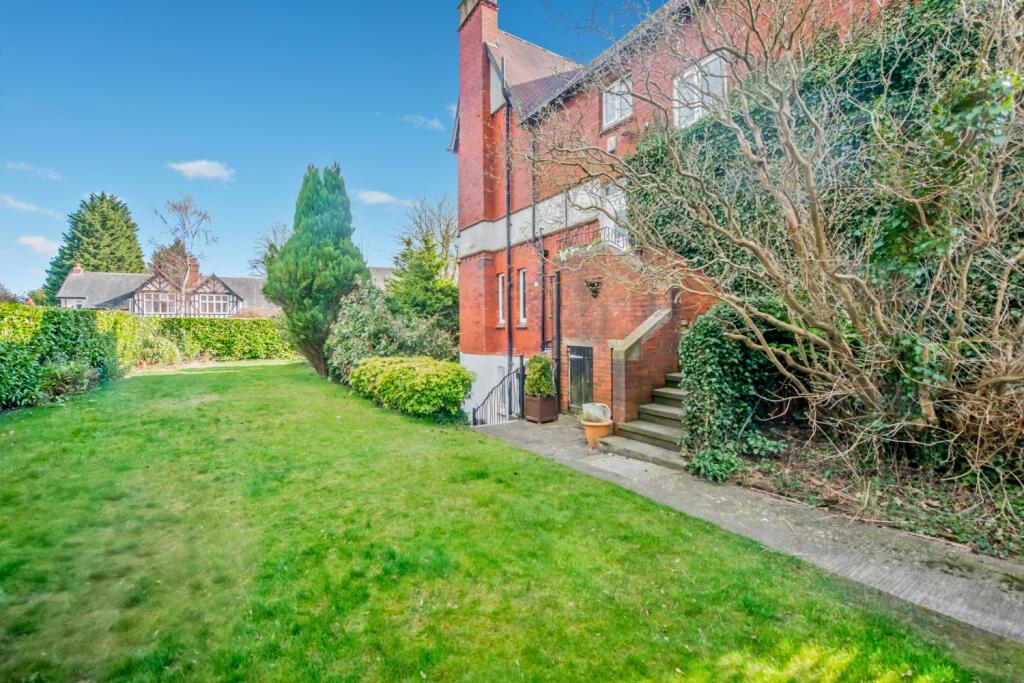 Main image of property: Flat B, 36, The Avenue, Roundhay, Leeds, LS8 1JG