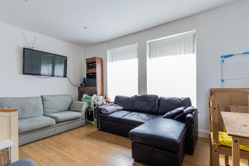 Apartment in Cardiff, Leckwith, Grangetown - View 2