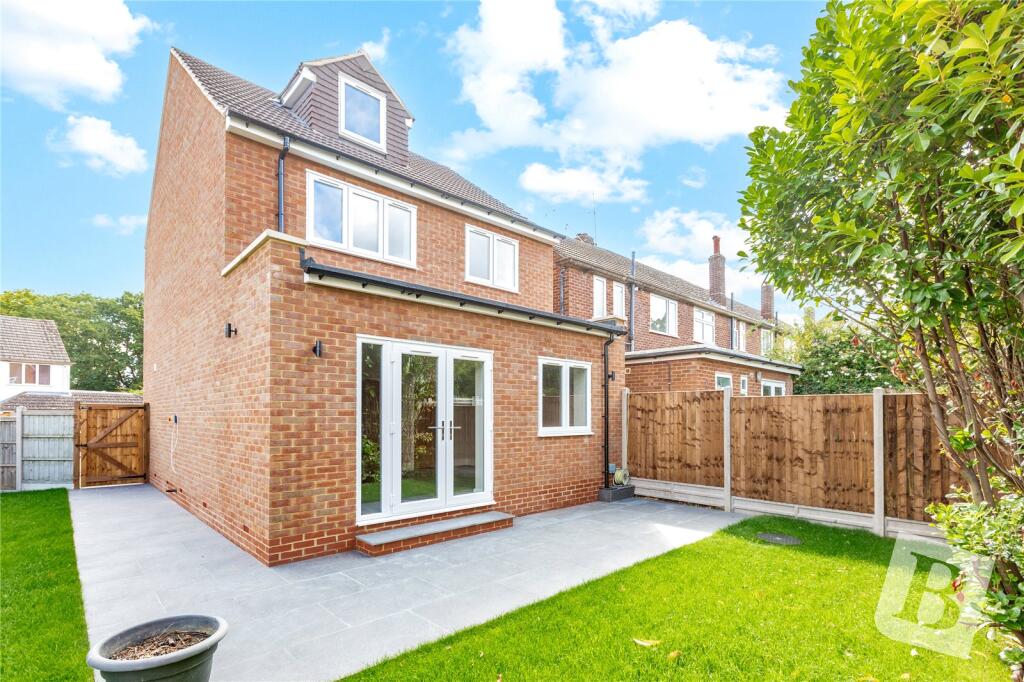 Queenswood Avenue, Hutton, Brentwood, Essex, CM13 photo 2