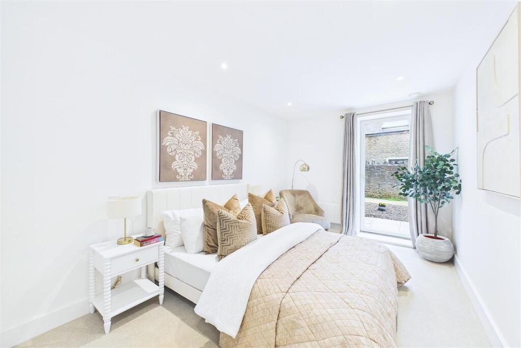 Upper Clevedon living moments from Ladye Bay photo 3
