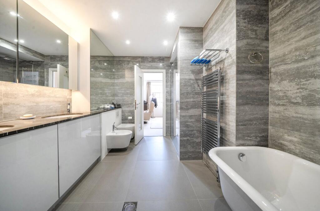 House in London, Somerset Square, Kensington - More