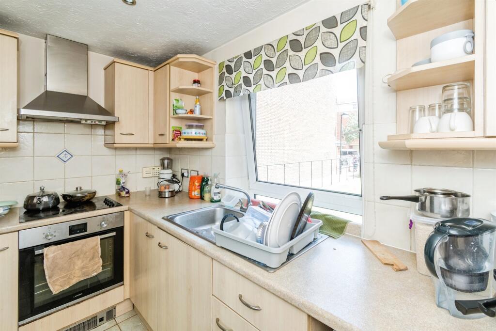 Apartment in Southampton - View 3