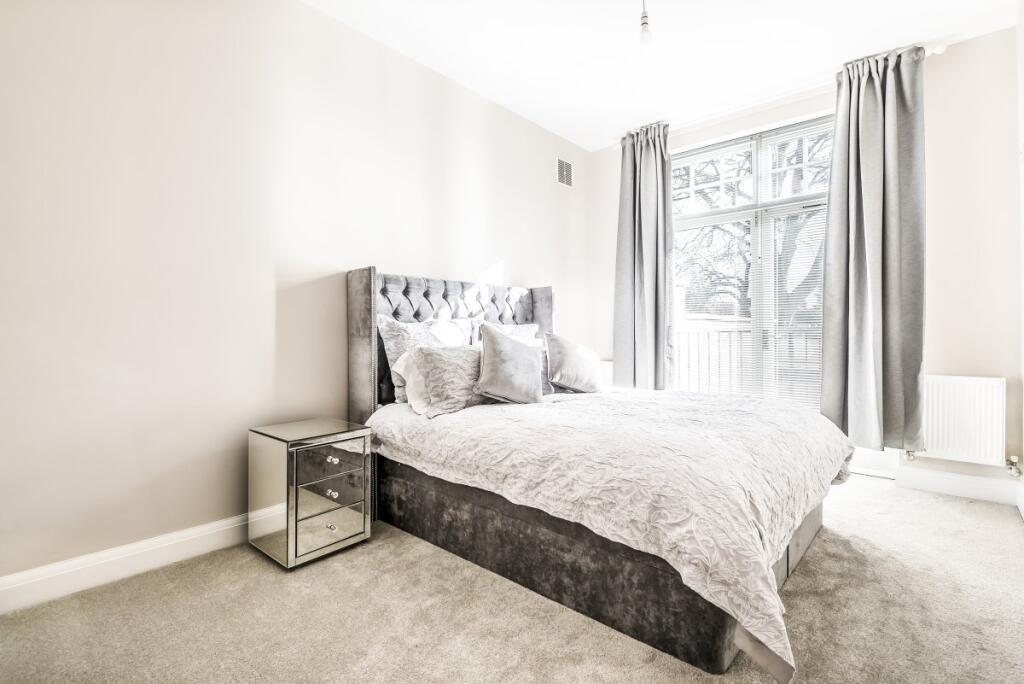 Apartment in London - View 5