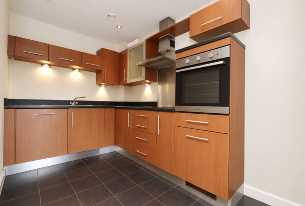 Apartment in Cardiff, Century Wharf, Butetown - View 3