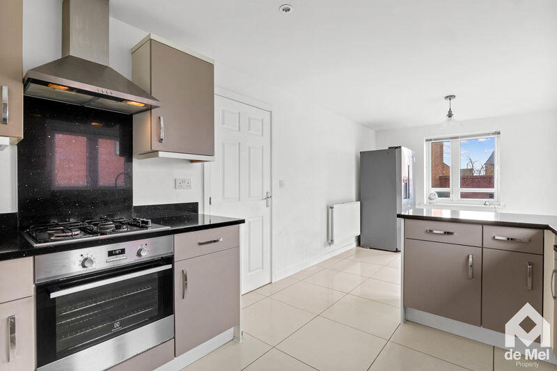 Sapphire Road, Bishops Cleeve, Cheltenham, GL52 photo 4
