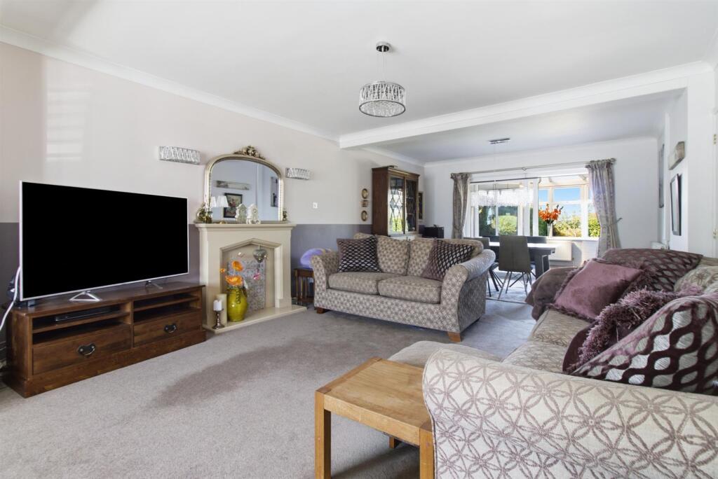 House in Waltham Cross, Hammond Street - View 3