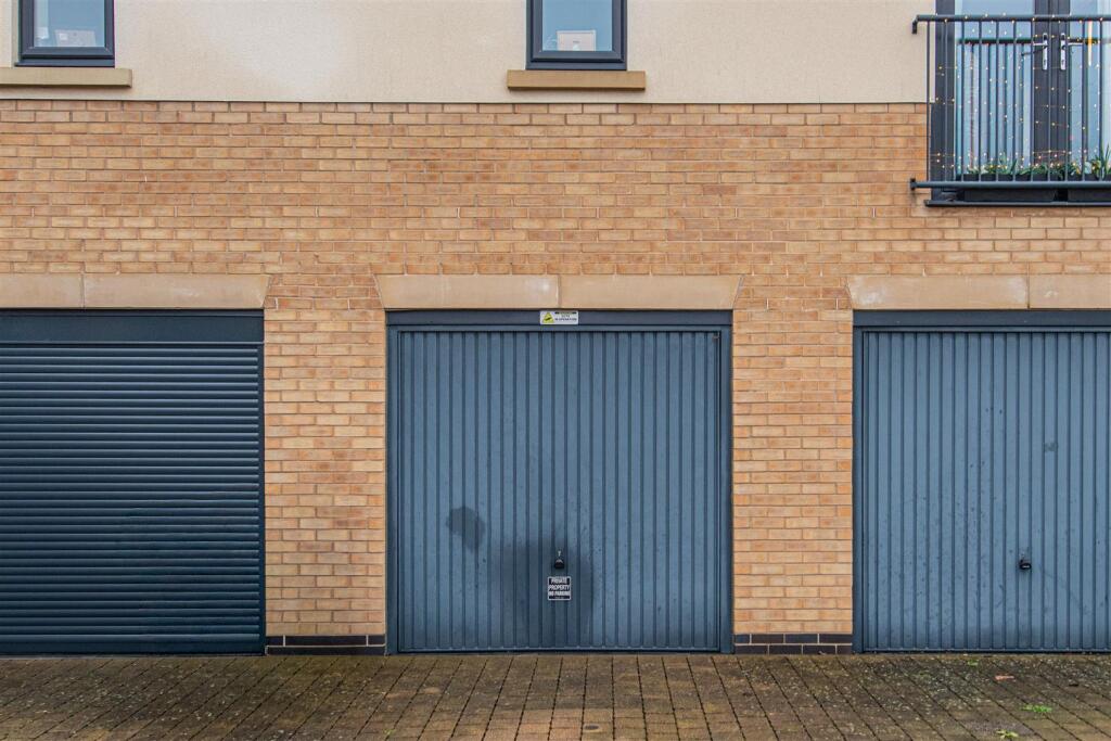 Slough Close, Corby photo 4