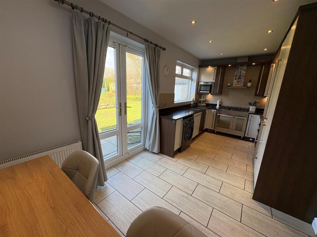 Additional image 7 of Fieldway, Clayton, Bradford