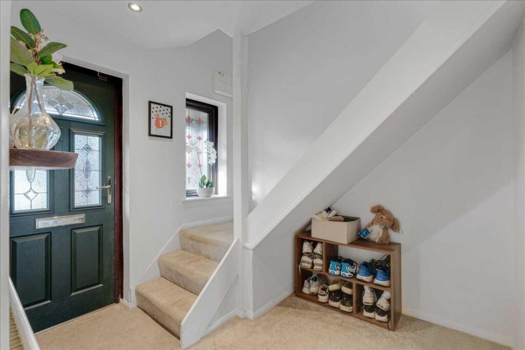 Lodge Gate, Great Linford, Milton Keynes photo 4