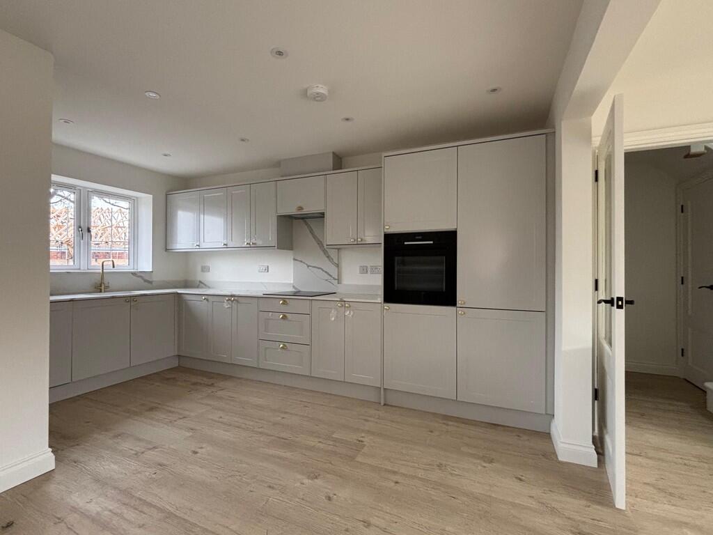 13, Russell Court, Pott Row photo 2