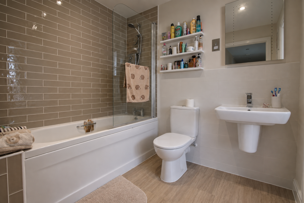 Apartment in Solihull, Dickens Heath - More