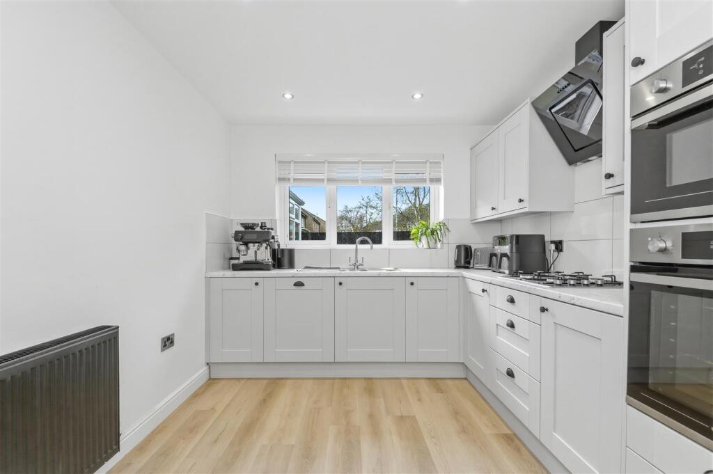 2, Brookwater Close, Halifax, HX3 0QR photo 3