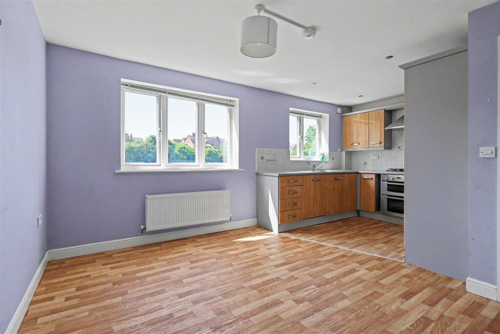 House in Nottingham, Daybrook - View 2