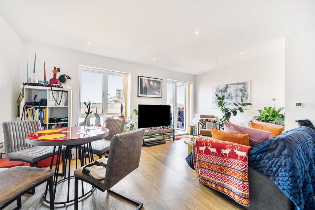 1-bed flat on Tallack Road, E10, Leyton, E10, £325,000