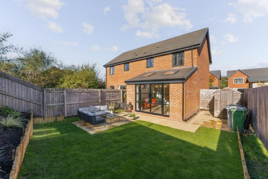 Kestrel Close, Congleton, Cheshire, CW12 3QX photo 2