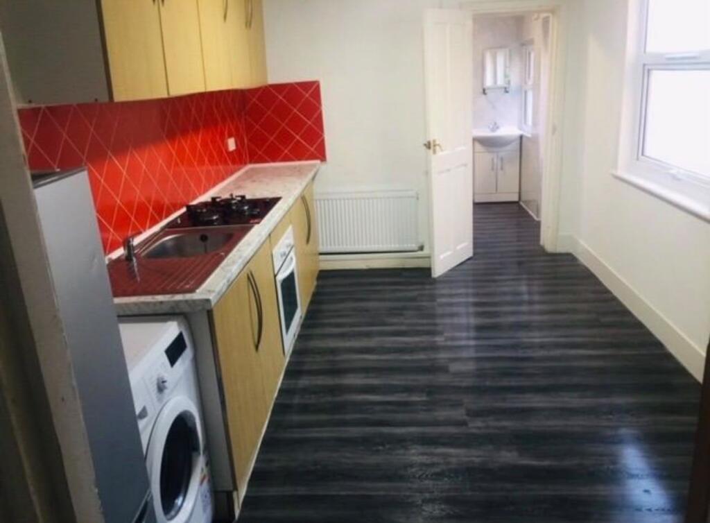 House in London - View 3