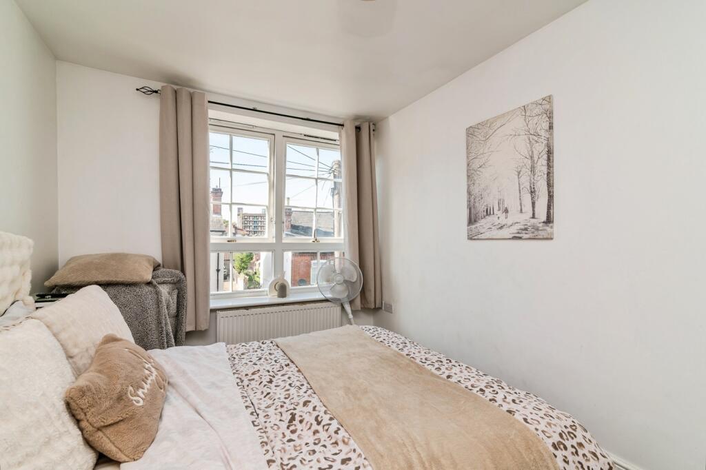 Apartment in Gedling, Nottinghamshire - View 3