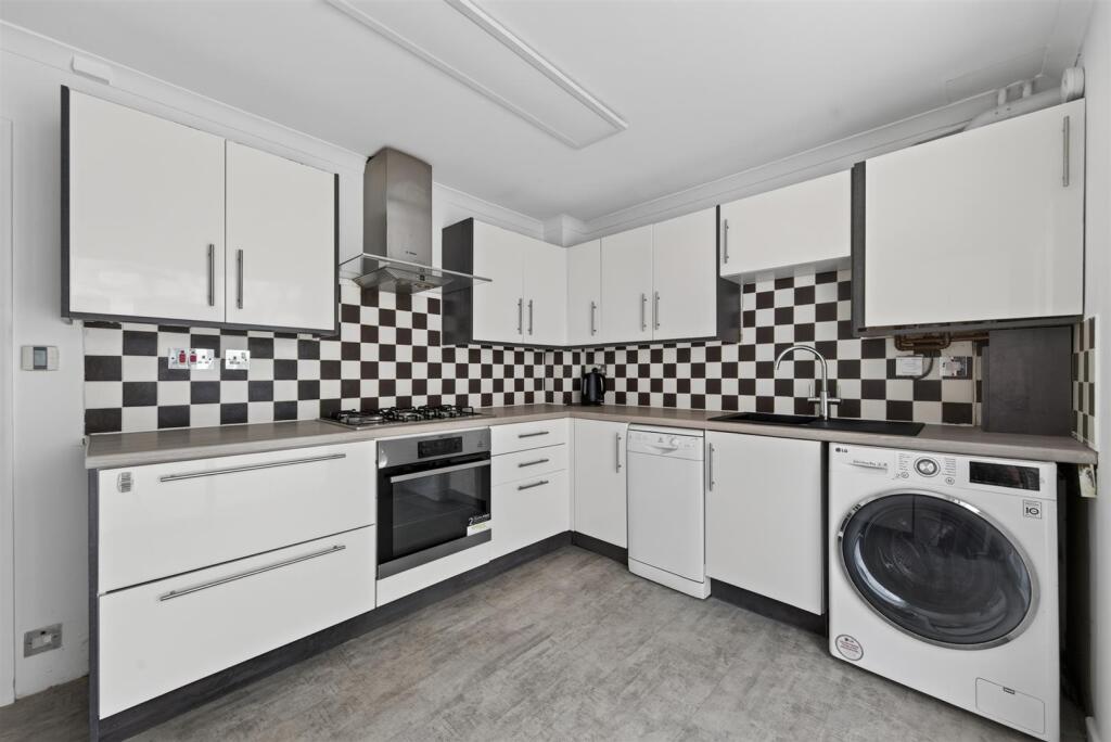 House in Milton Keynes, Great Holm, Loughton and Great Holm - More
