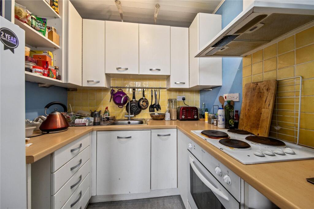 Apartment in Richmond, Kew - View 3