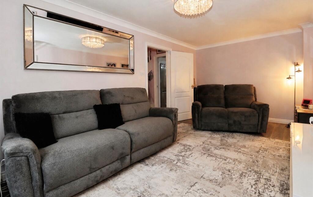 House in Bristol, Emersons Green - More