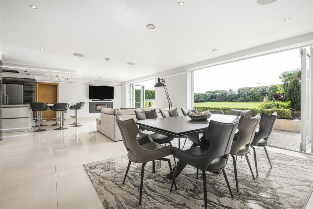 House in East Hertfordshire, Hertford Heath - View 4