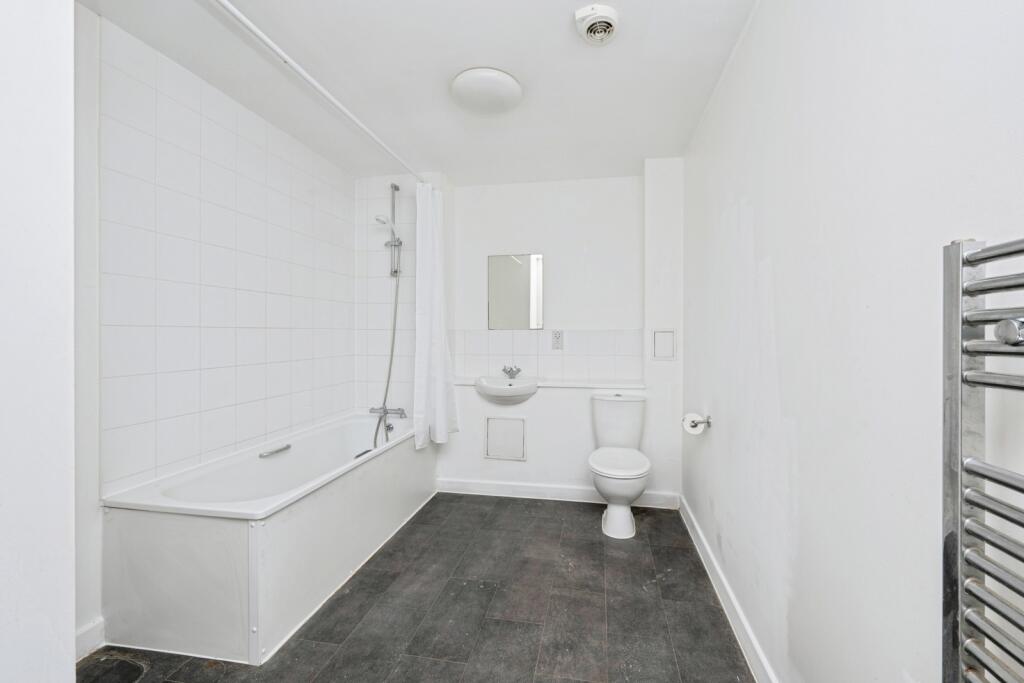 Apartment in Sutton - View 4