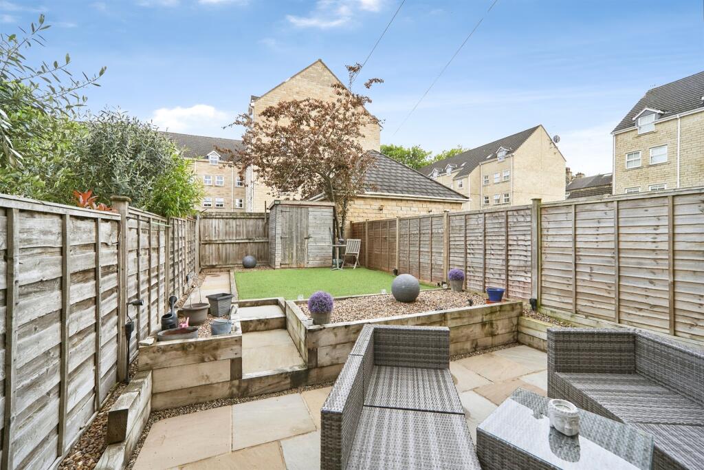 House in Bradford, West Yorkshire - View 4
