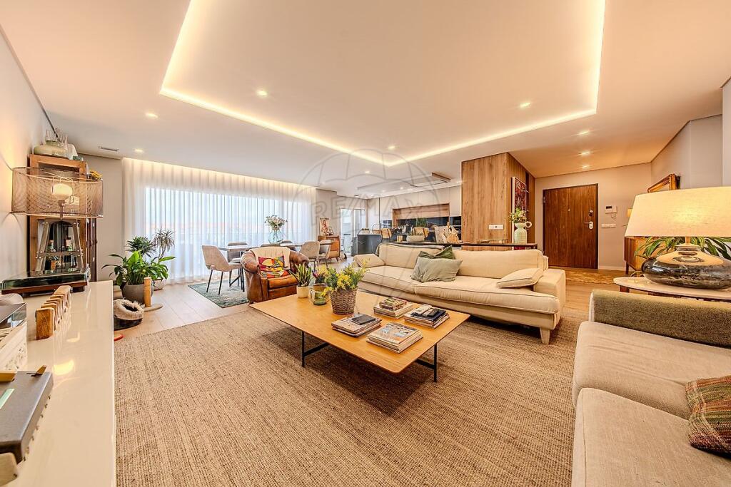 Main image of property: Setúbal, Montijo