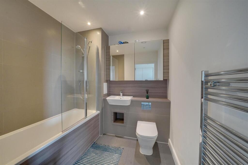 Apartment in London, Ponders End - View 4