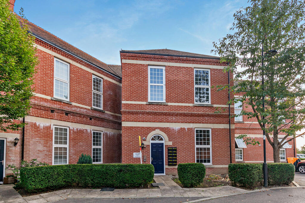 Main image of property: 33 Luscombe Avenue, Hellingly, BN27 4DW