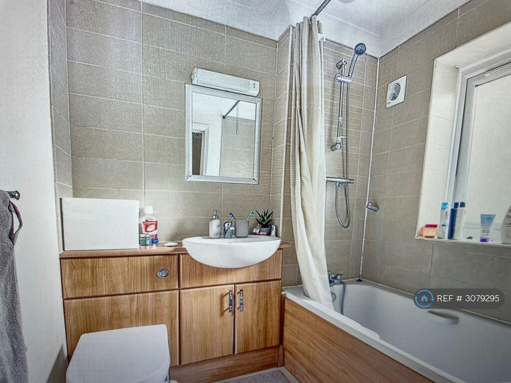 Apartment in Cambridge - View 5