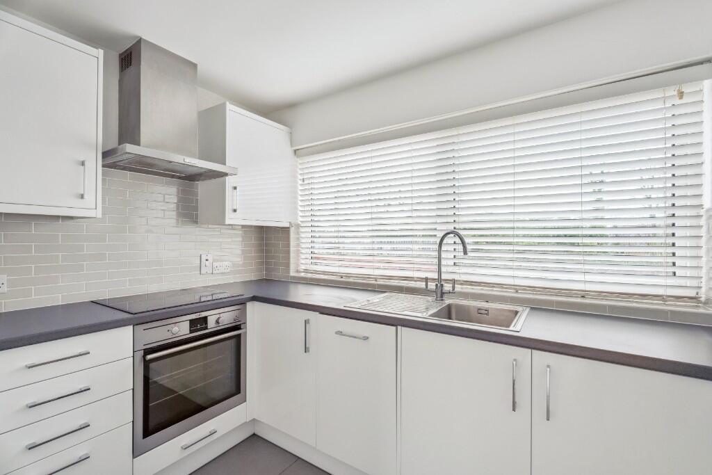 White Hill Court, Berkhamsted, Hertfordshire, HP4 photo 2