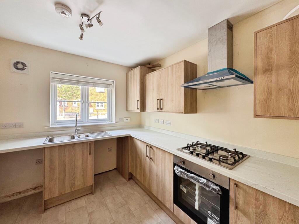 House in Pontarddulais - More