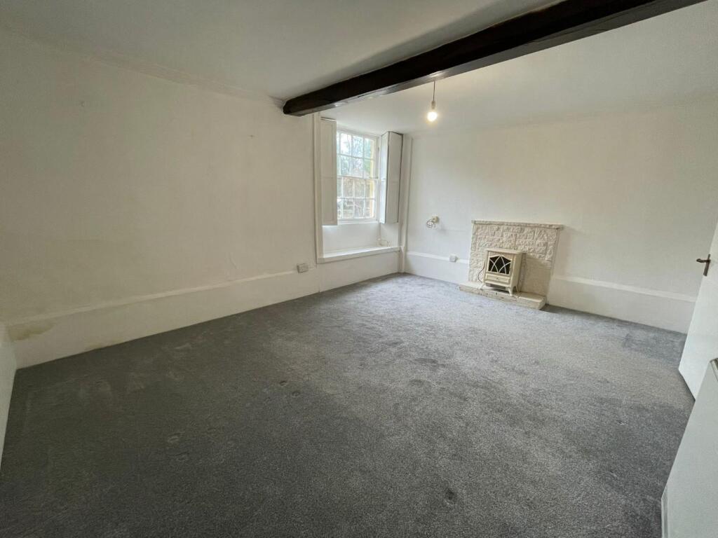 Apartment in Gloucester - View 4
