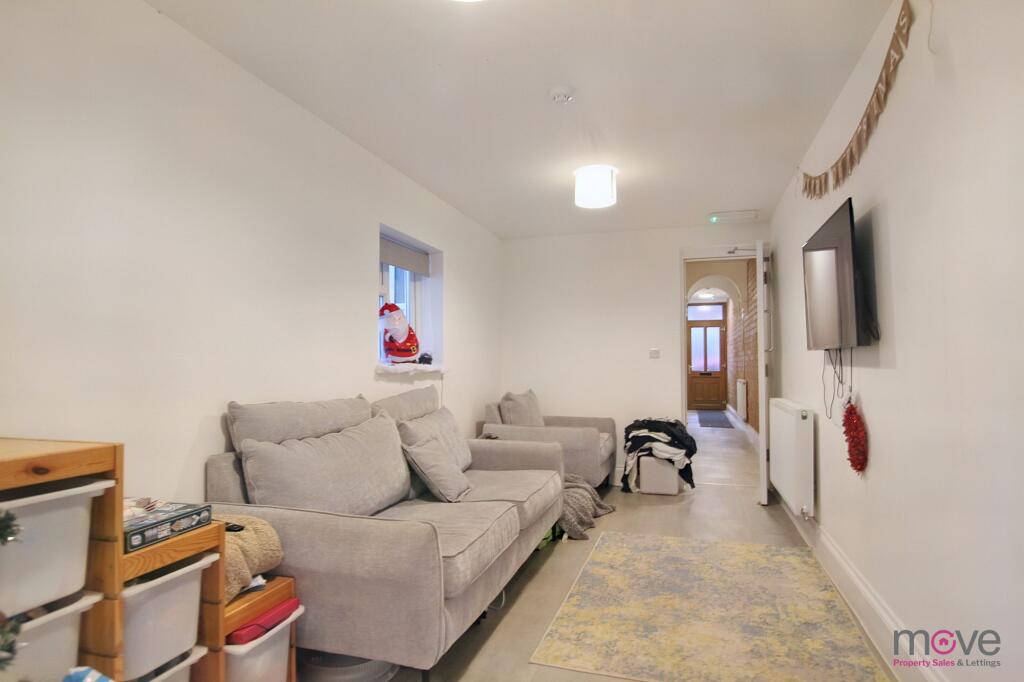 House in Gloucester - View 5