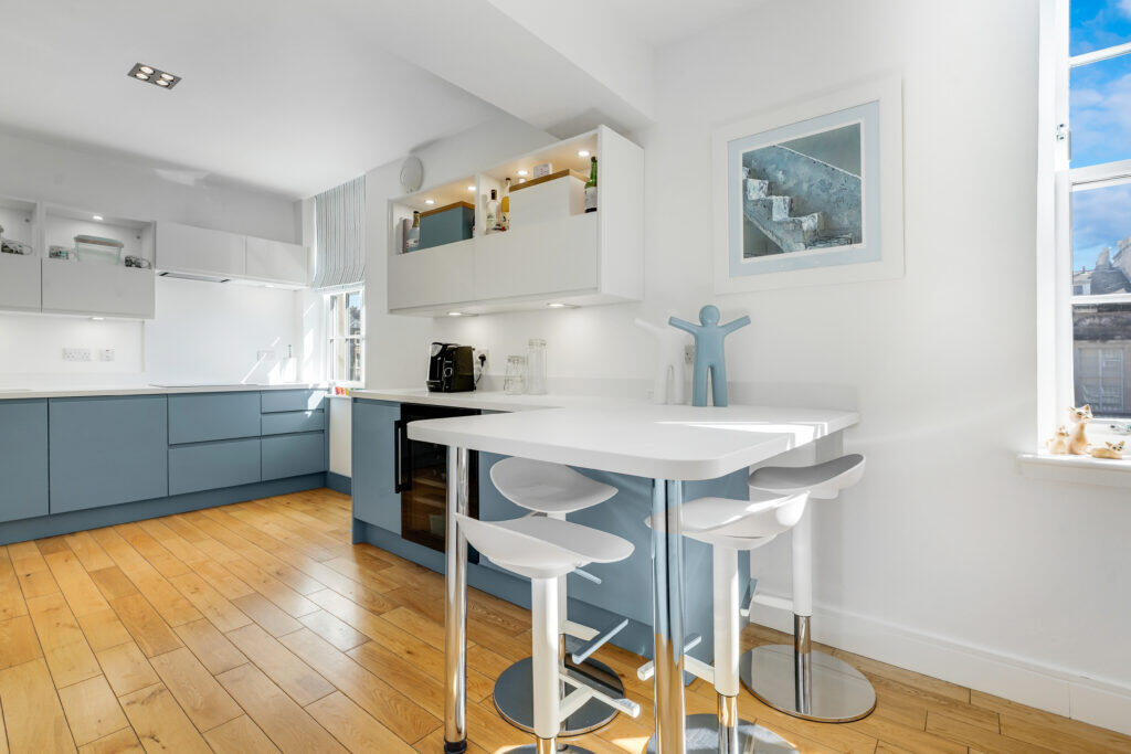Apartment in Edinburgh - More