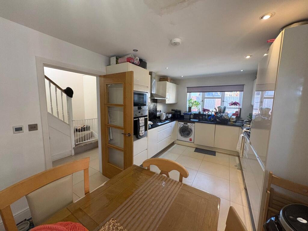House in Rushmoor, North Town - View 4