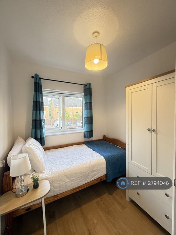 3 bedroom semi-detached house for rent