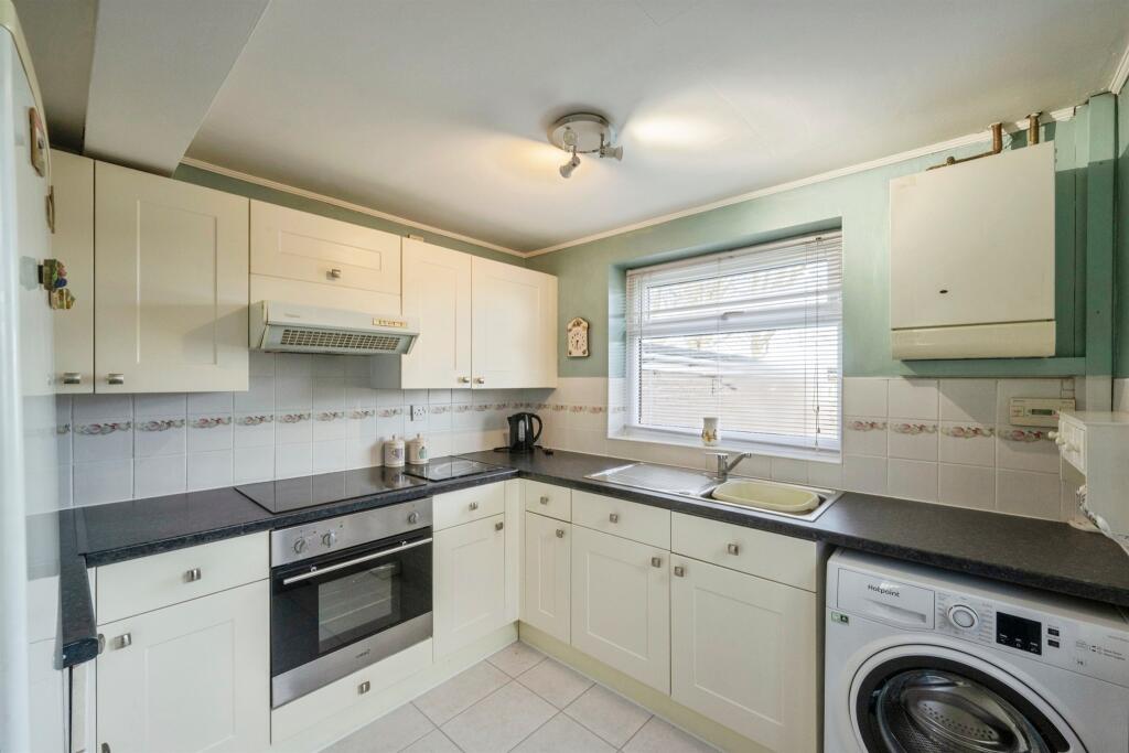 Sedgefield Way, Mexborough photo 3