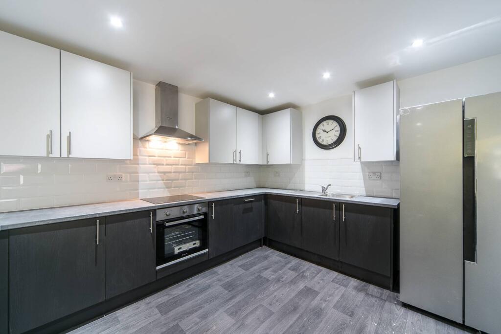 Apartment in Newcastle upon Tyne - View 5