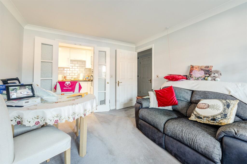 Highfield Court, 75 Penfold Road, Worthing, West Sussex, BN14 photo 2