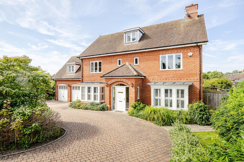 Main image of property: Birchwood Mews, Bishop's Stortford, Hertfordshire, CM23