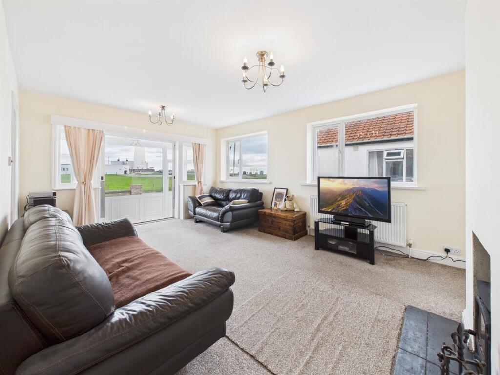 Selwick Drive, Flamborough photo 2